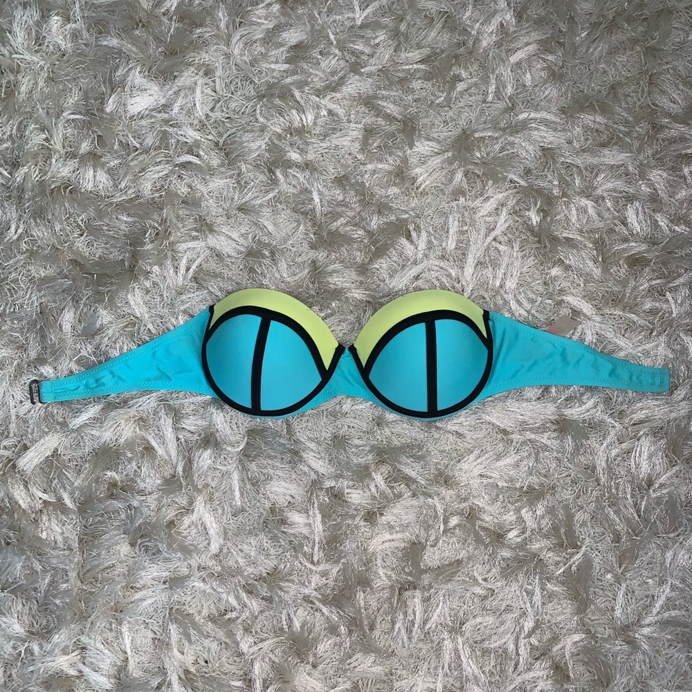 Cupped bikini top